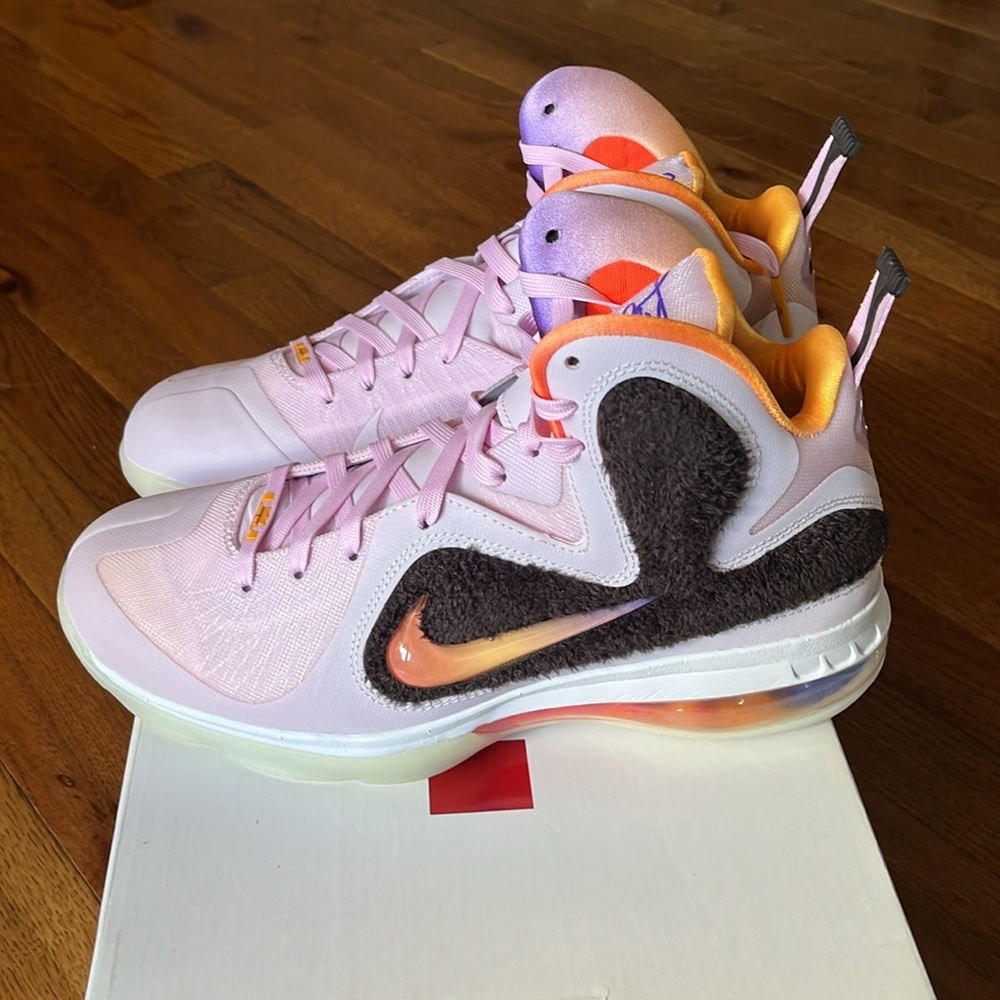 NIKE Lebron IX Regal Pink NWT - 7.5 men/9 women